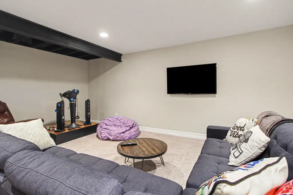 5875 Pinecrest Estates Drive Salem Township MI 48105
