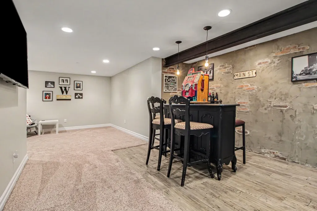 5875 Pinecrest Estates Drive Salem Township MI 48105