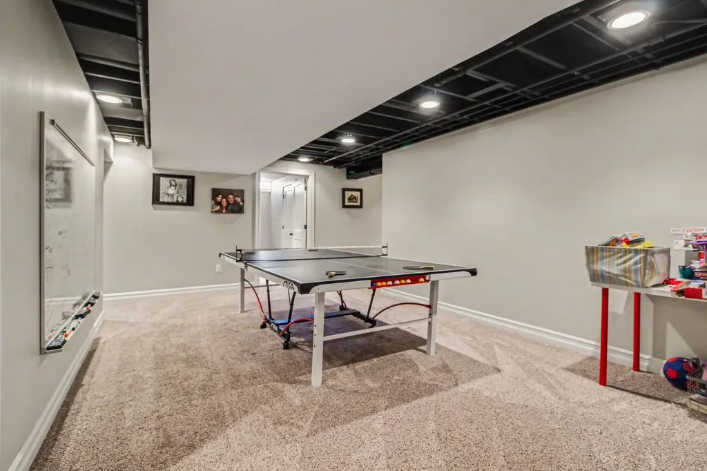 5875 Pinecrest Estates Drive Salem Township MI 48105