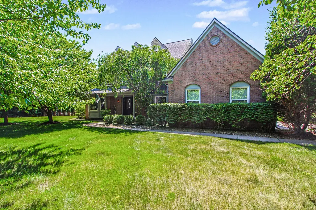 5875 Pinecrest Estates Drive Salem Township MI 48105