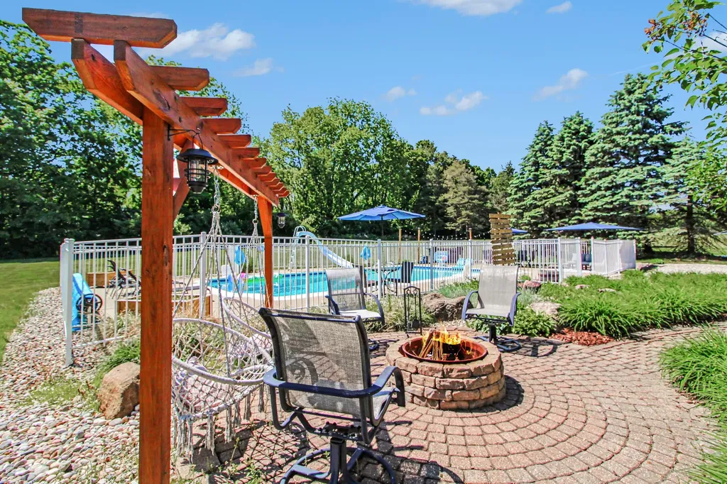 5875 Pinecrest Estates Drive Salem Township MI 48105