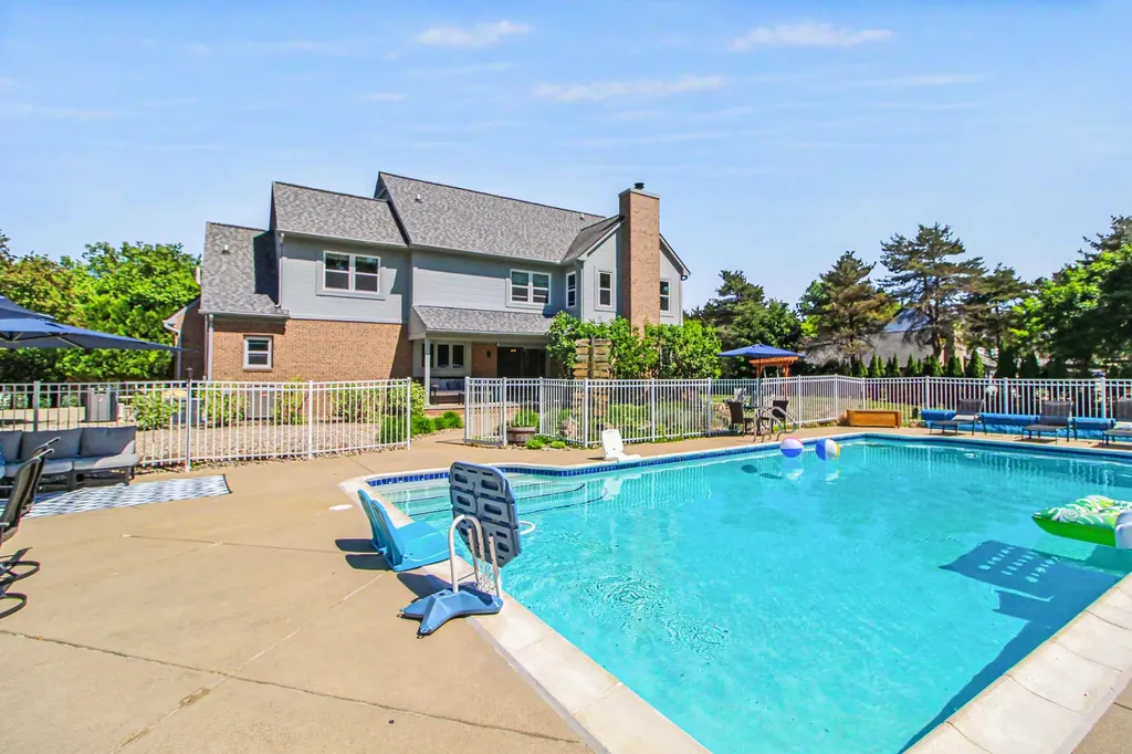 5875 Pinecrest Estates Drive Salem Township MI 48105