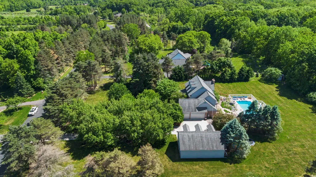 5875 Pinecrest Estates Drive Salem Township MI 48105