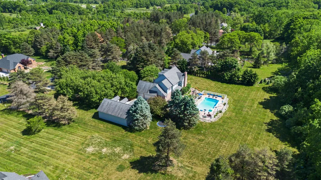 5875 Pinecrest Estates Drive Salem Township MI 48105