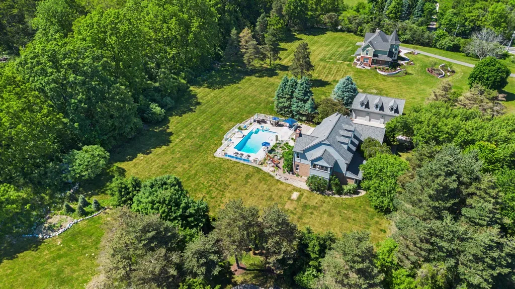 5875 Pinecrest Estates Drive Salem Township MI 48105
