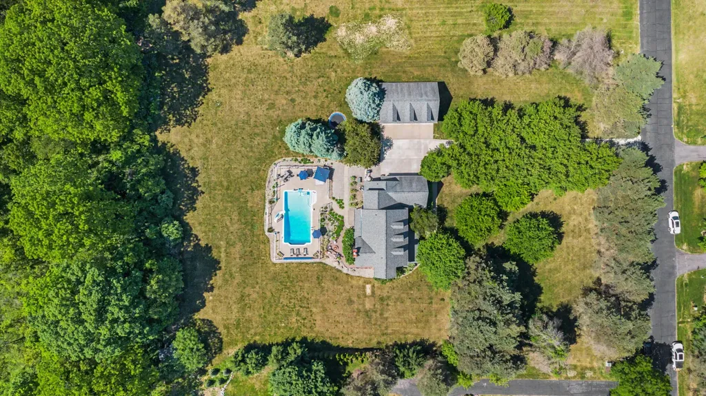5875 Pinecrest Estates Drive Salem Township MI 48105