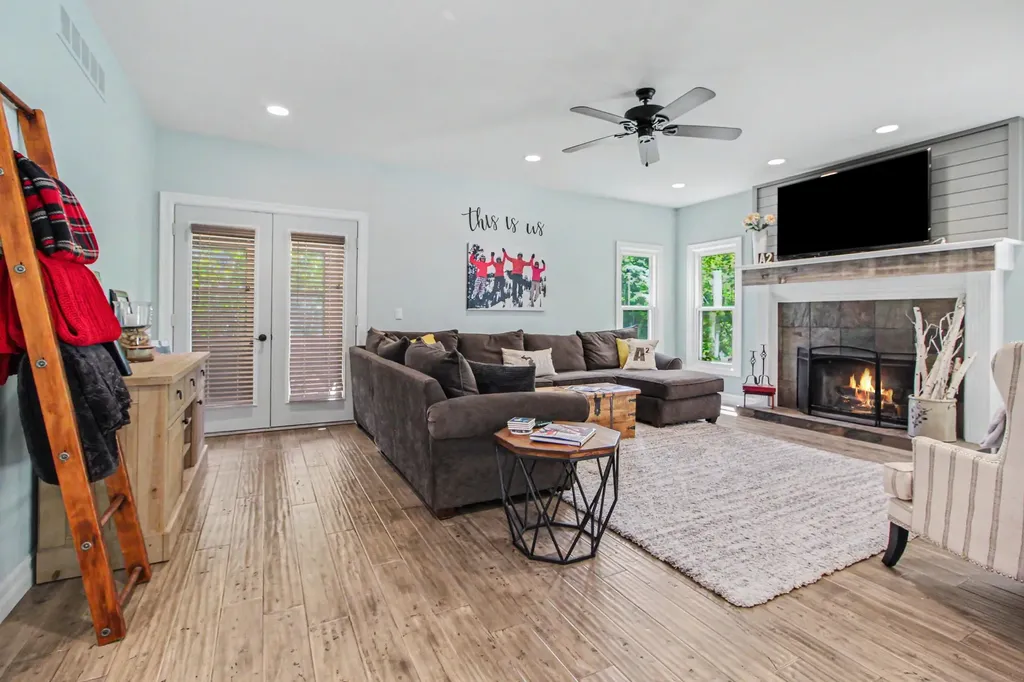 5875 Pinecrest Estates Drive Salem Township MI 48105