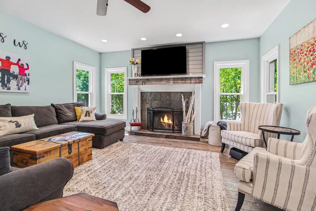 5875 Pinecrest Estates Drive Salem Township MI 48105