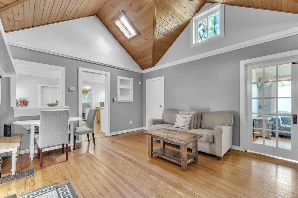 6330 Oakdale Drive Green Oak Township MI 48116
