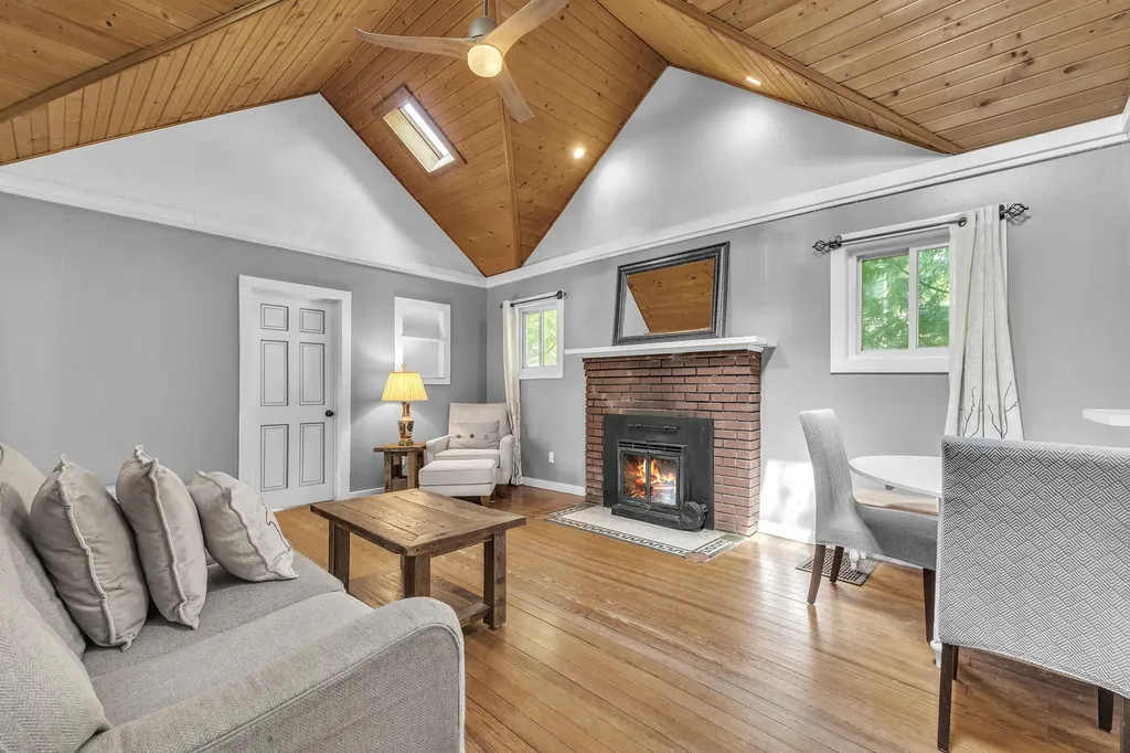 6330 Oakdale Drive Green Oak Township MI 48116