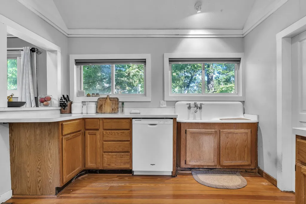 6330 Oakdale Drive Green Oak Township MI 48116