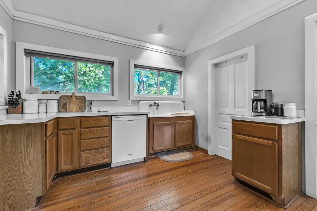 6330 Oakdale Drive Green Oak Township MI 48116