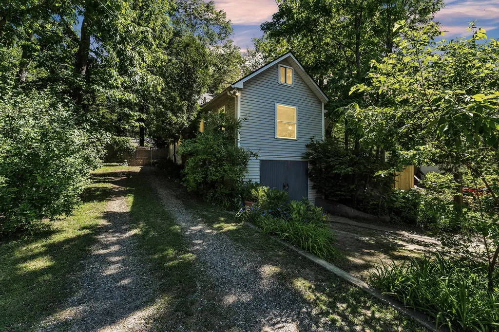 6330 Oakdale Drive Green Oak Township MI 48116