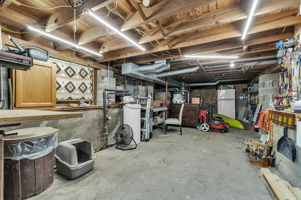 6330 Oakdale Drive Green Oak Township MI 48116