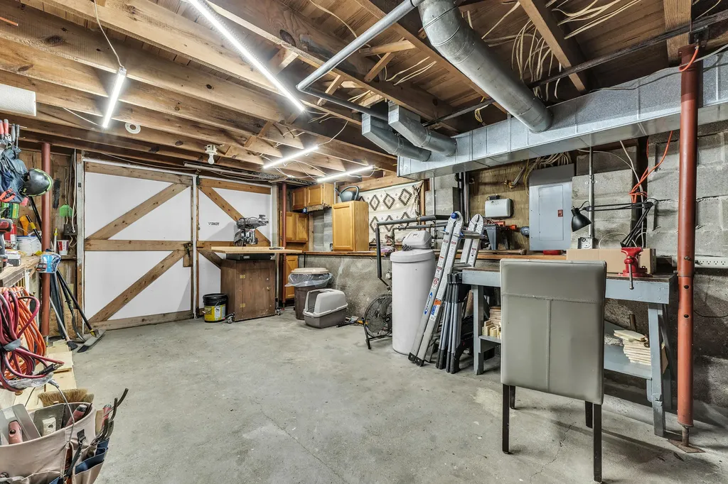 6330 Oakdale Drive Green Oak Township MI 48116