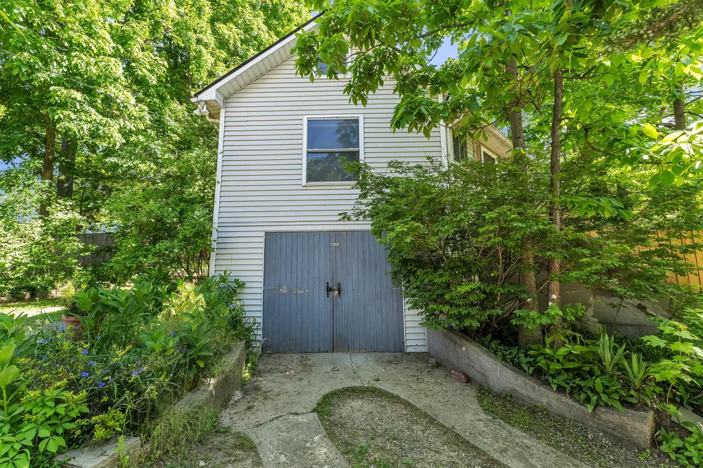 6330 Oakdale Drive Green Oak Township MI 48116
