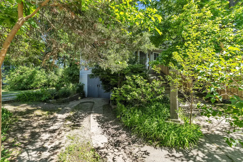 6330 Oakdale Drive Green Oak Township MI 48116