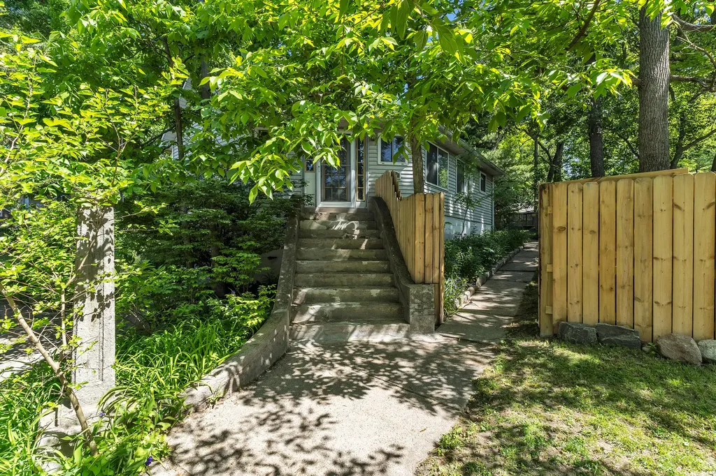 6330 Oakdale Drive Green Oak Township MI 48116