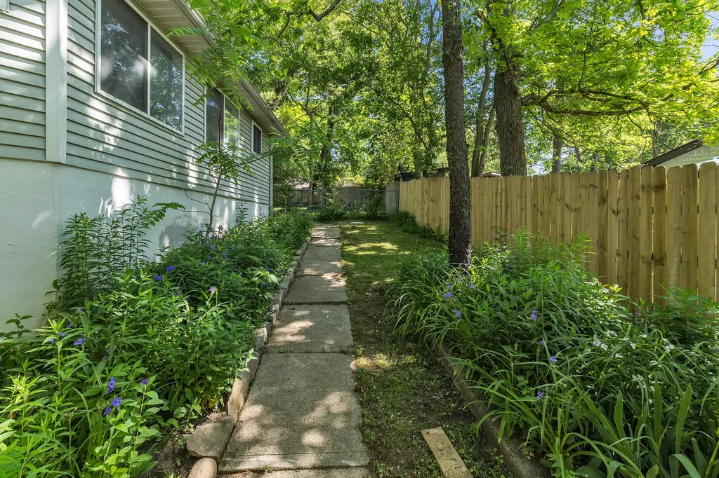 6330 Oakdale Drive Green Oak Township MI 48116