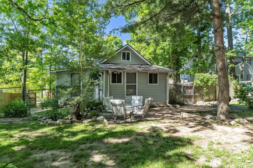 6330 Oakdale Drive Green Oak Township MI 48116