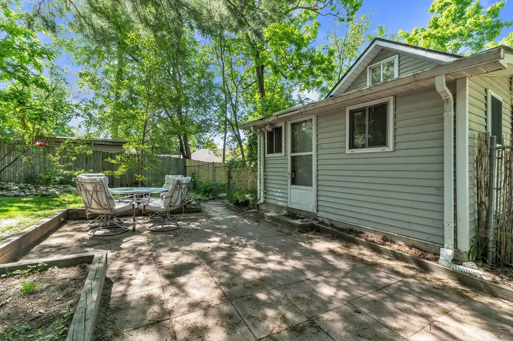 6330 Oakdale Drive Green Oak Township MI 48116