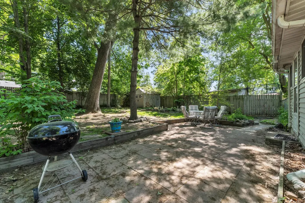 6330 Oakdale Drive Green Oak Township MI 48116