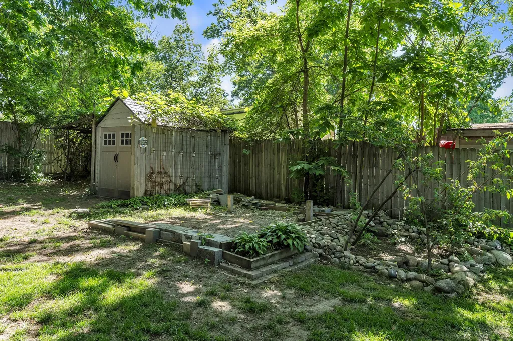6330 Oakdale Drive Green Oak Township MI 48116