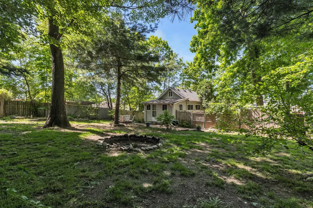 6330 Oakdale Drive Green Oak Township MI 48116
