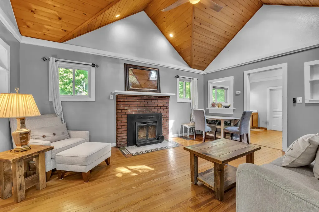 6330 Oakdale Drive Green Oak Township MI 48116