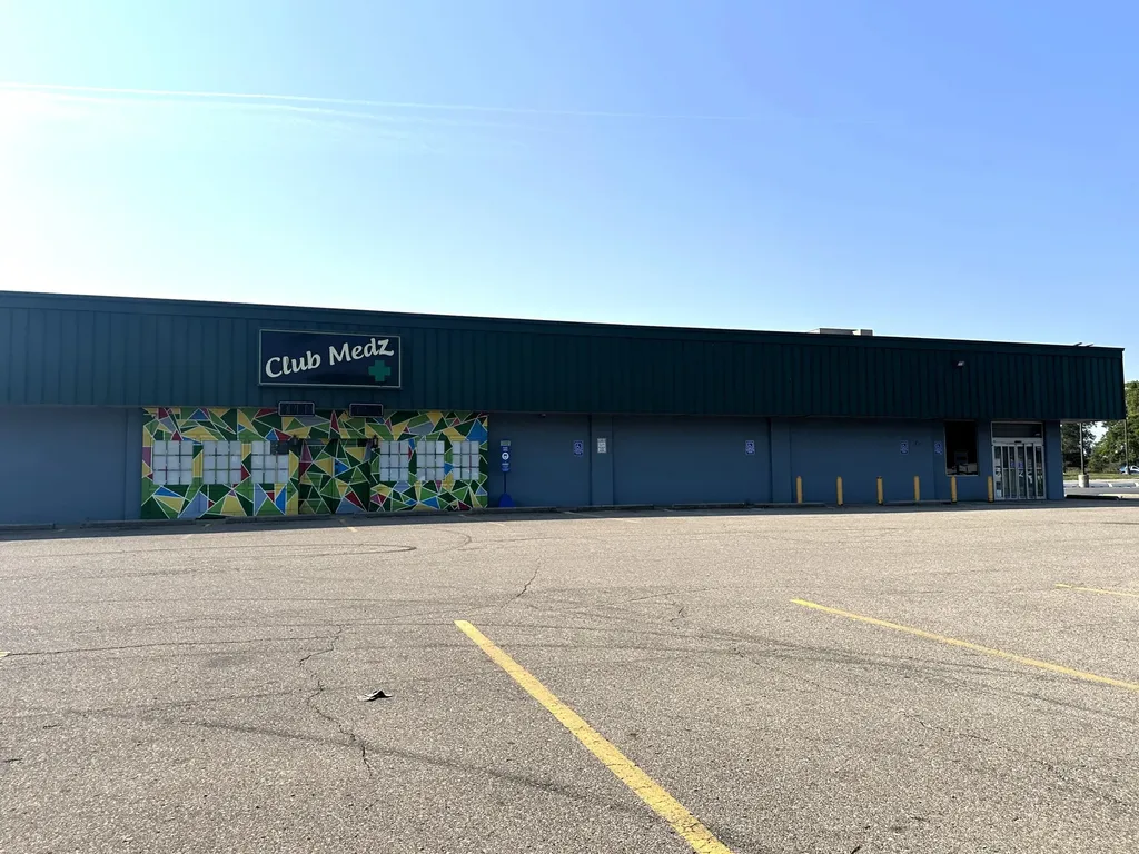 2838 E Court Street Flint Charter Township MI 48506