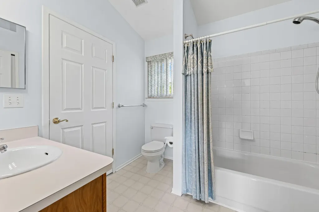 6640 Deerhurst Drive Westland City MI 48185