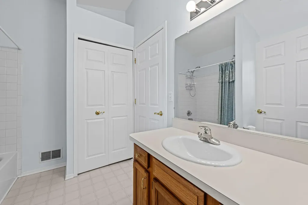 6640 Deerhurst Drive Westland City MI 48185
