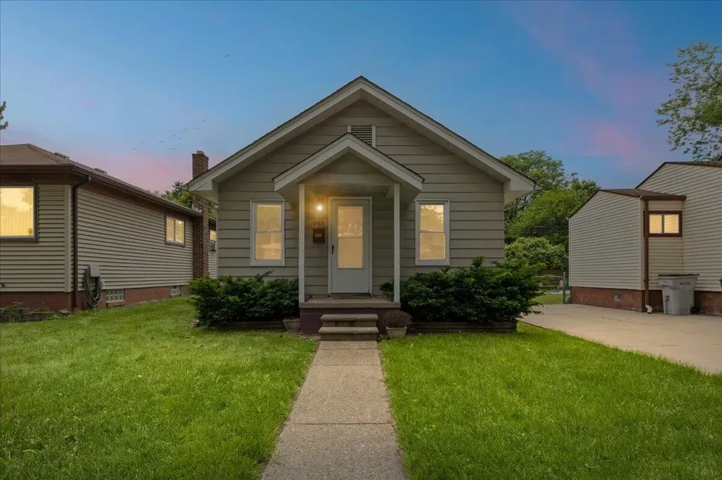 445 W Milton Avenue Hazel Park City MI 48030