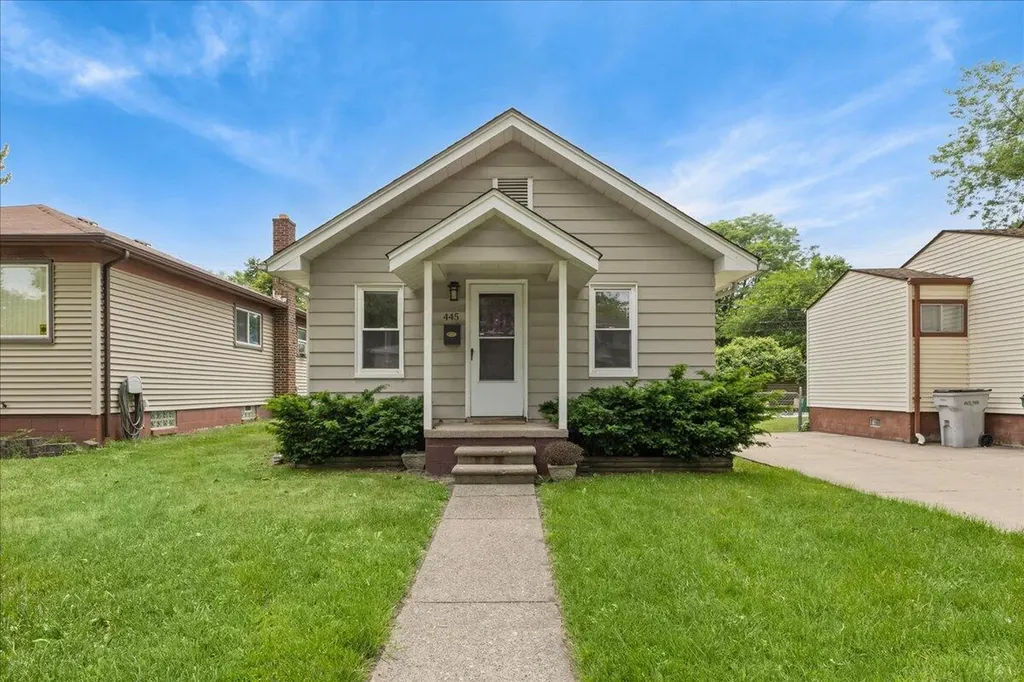 445 W Milton Avenue Hazel Park City MI 48030