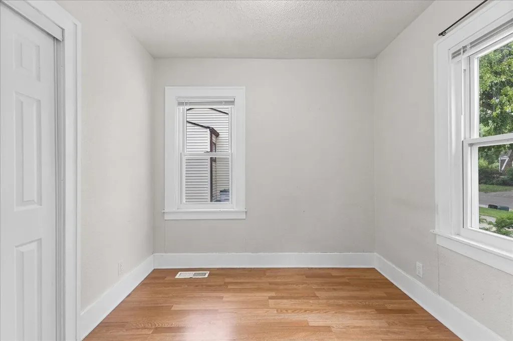 445 W Milton Avenue Hazel Park City MI 48030