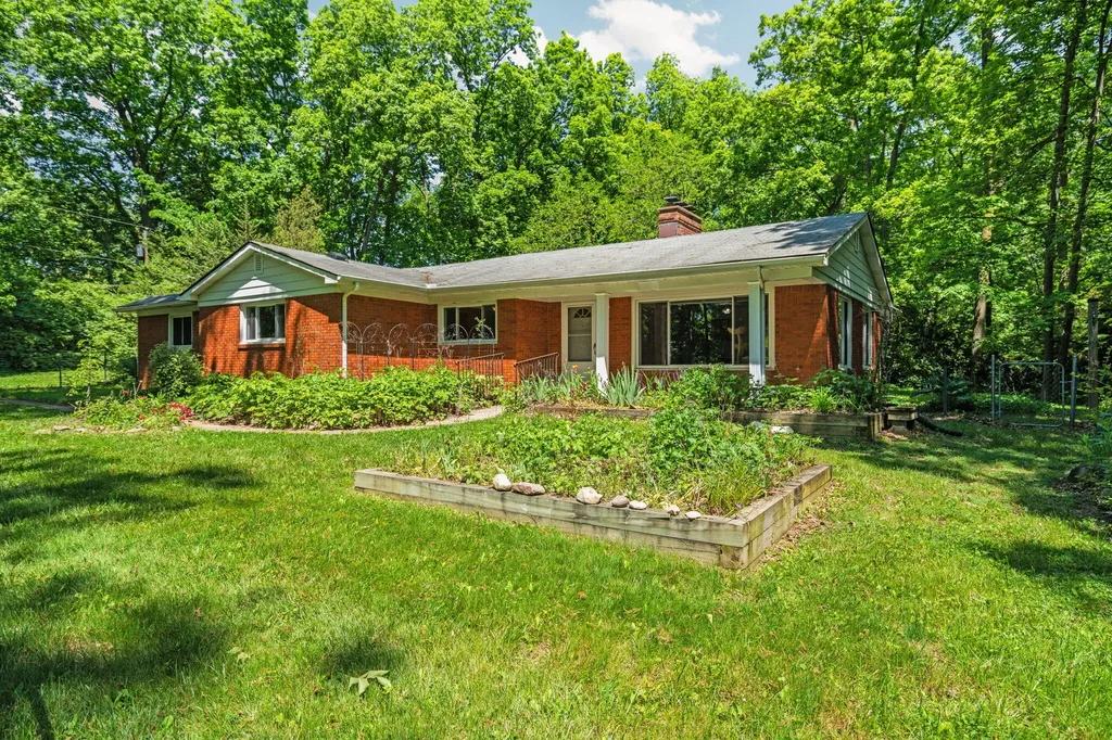 4271 Willis Road York Charter Township MI 48160