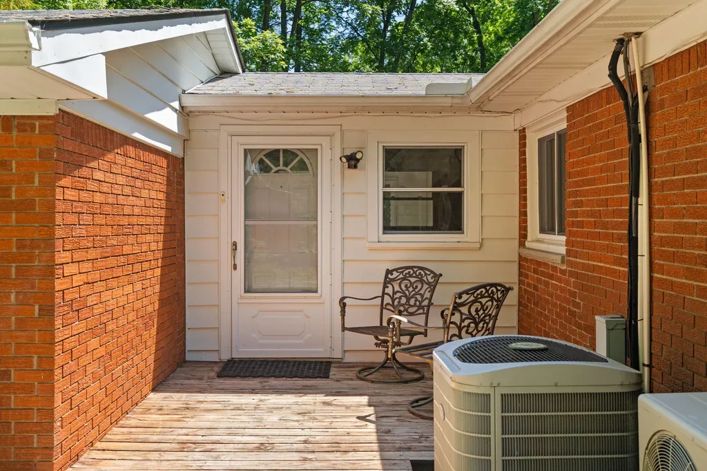4271 Willis Road York Charter Township MI 48160
