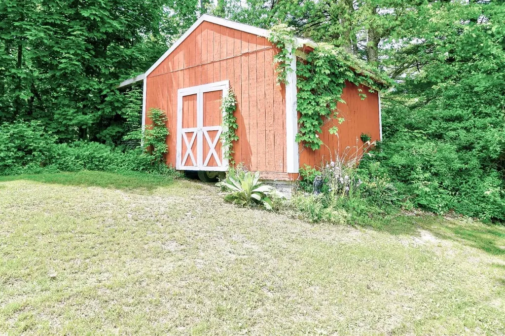 8235 N Territorial Road Webster Township MI 48130