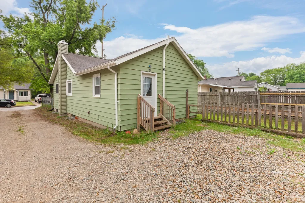 3428 Sunnyheart Avenue Leoni Township MI 49202