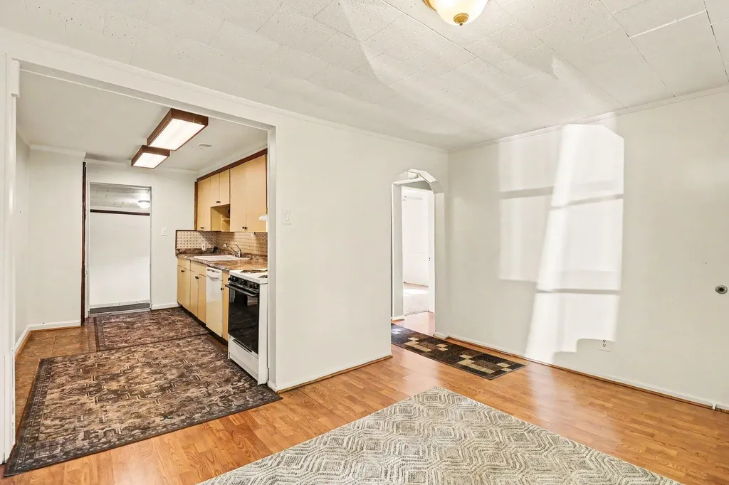 33700 Beechwood Street Westland City MI 48185