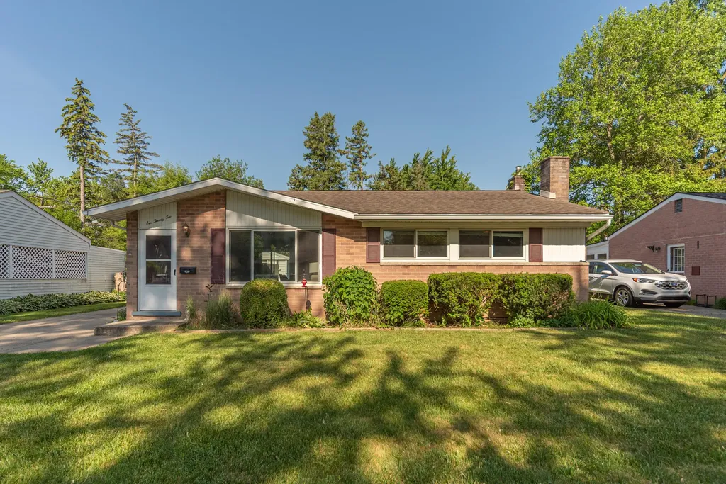 622 Rosemont Avenue Saline City MI 48176