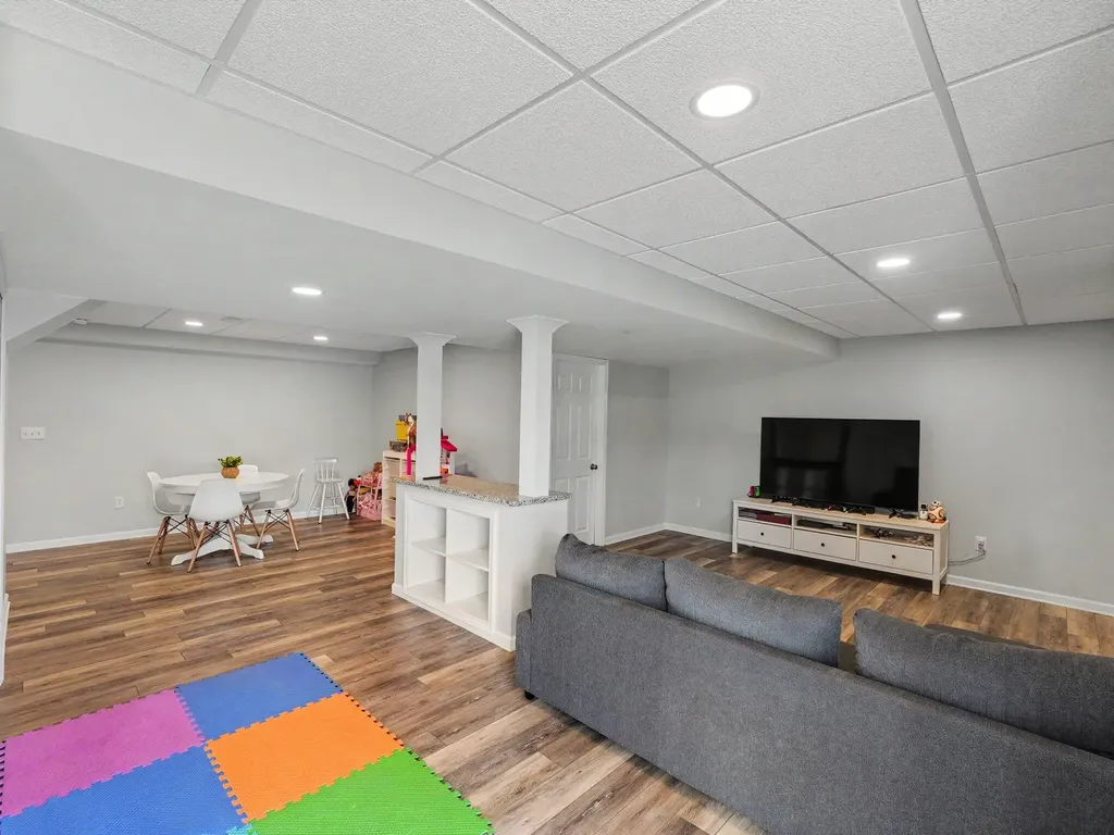 174 Burwyck Park Drive Saline City MI 48176