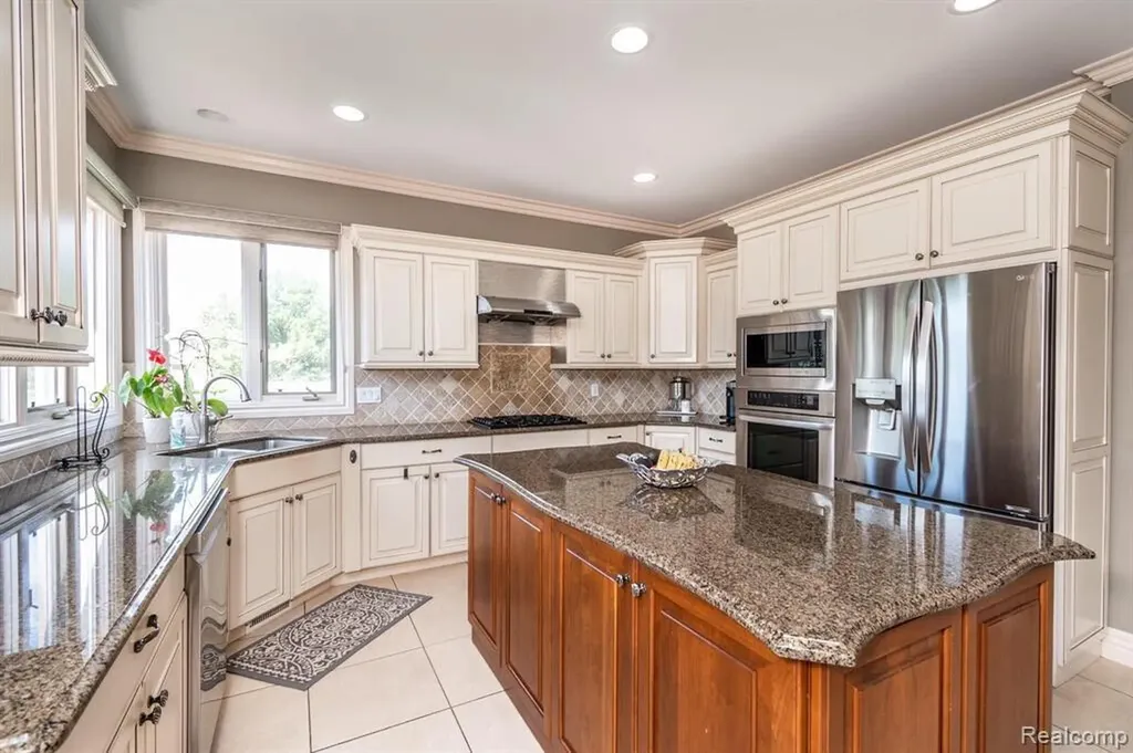 57629 Stonebriar Drive Washington Township MI 48094
