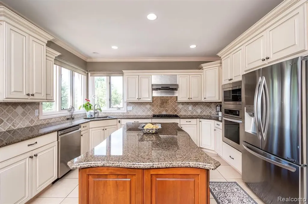 57629 Stonebriar Drive Washington Township MI 48094