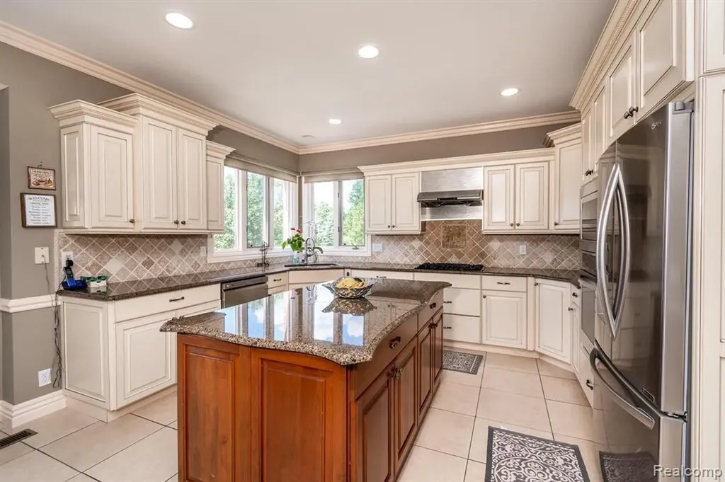 57629 Stonebriar Drive Washington Township MI 48094