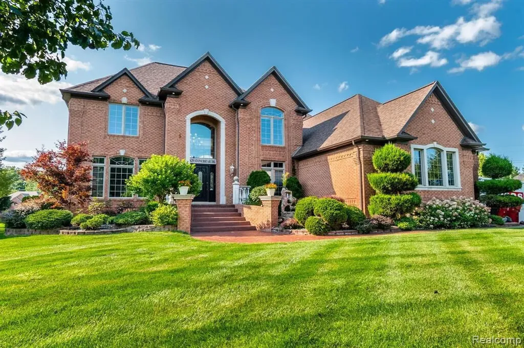 57629 Stonebriar Drive Washington Township MI 48094