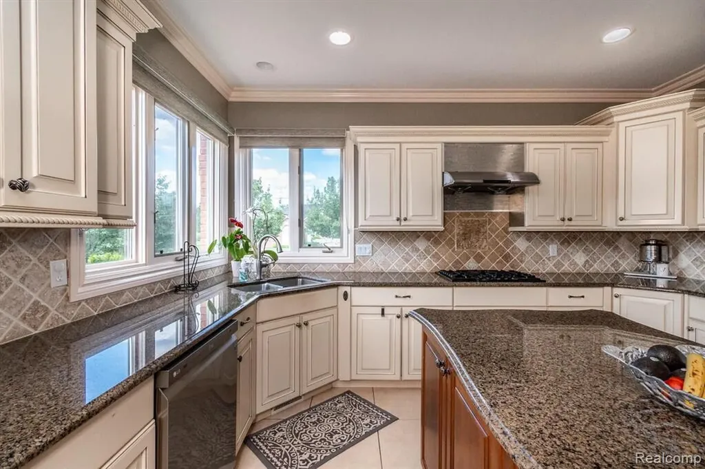 57629 Stonebriar Drive Washington Township MI 48094