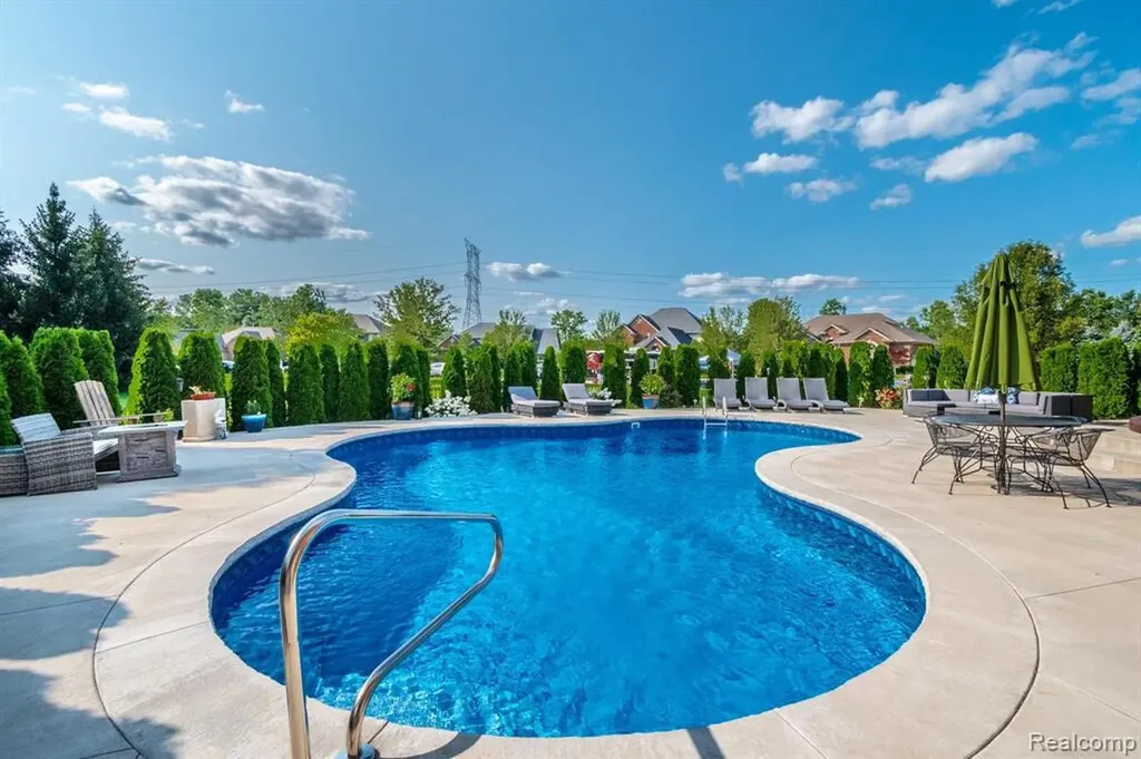 57629 Stonebriar Drive Washington Township MI 48094