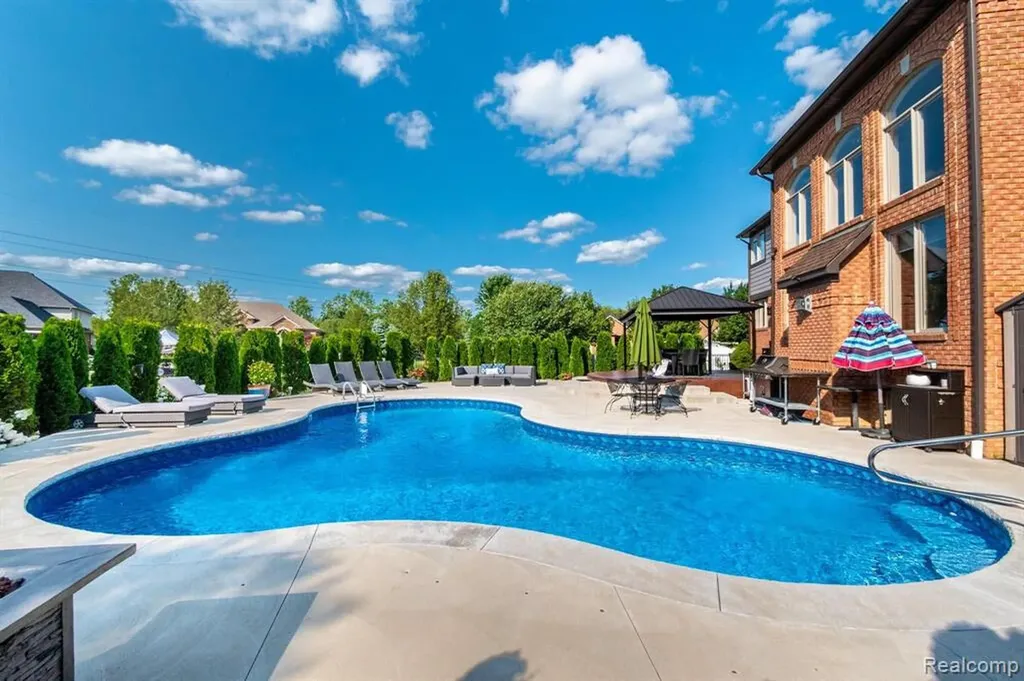 57629 Stonebriar Drive Washington Township MI 48094
