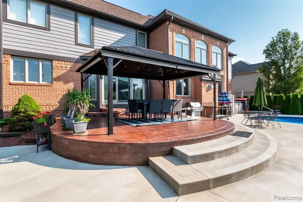 57629 Stonebriar Drive Washington Township MI 48094